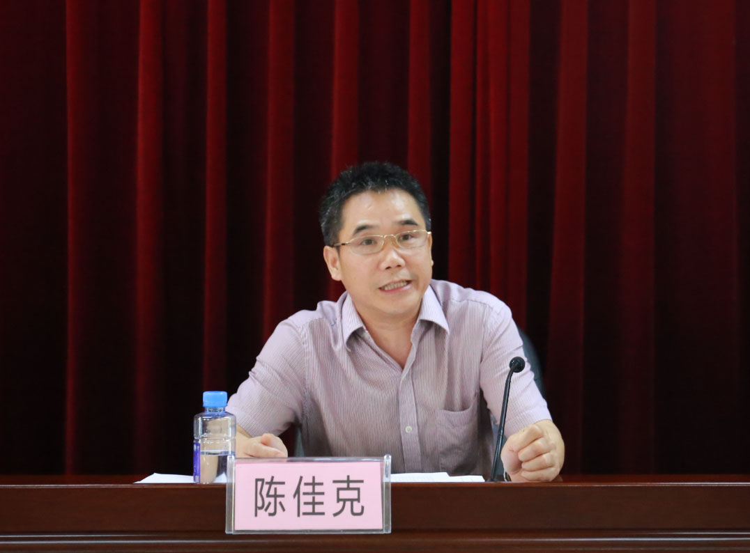 02、領(lǐng)導(dǎo).jpg