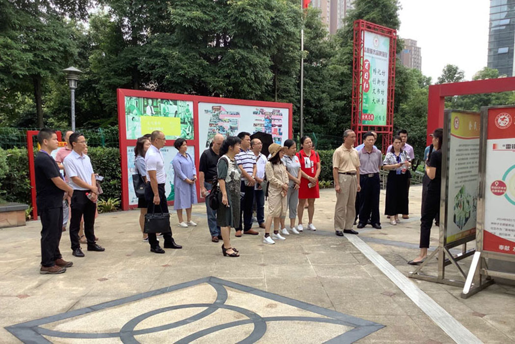 05現(xiàn)場參觀.jpg